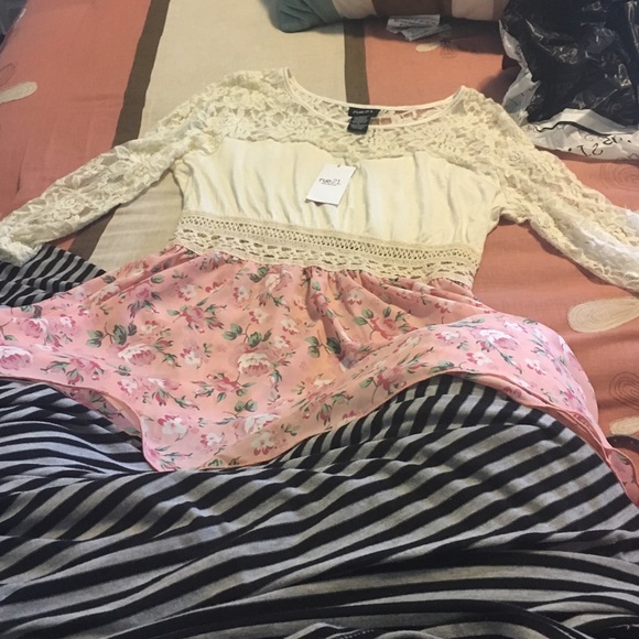 Flowered lace top
