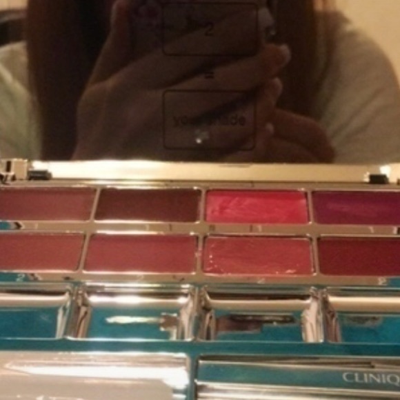 Clinique "Pretty Easy Lip Pallet" lipstick - Picture 3 of 4