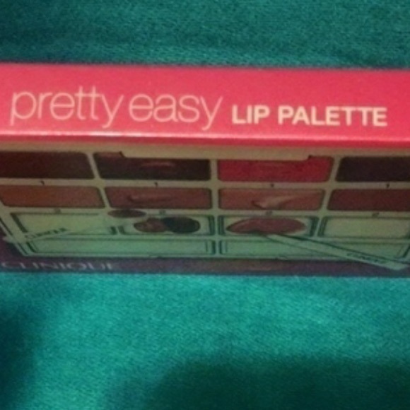 Clinique "Pretty Easy Lip Pallet" lipstick - Picture 4 of 4