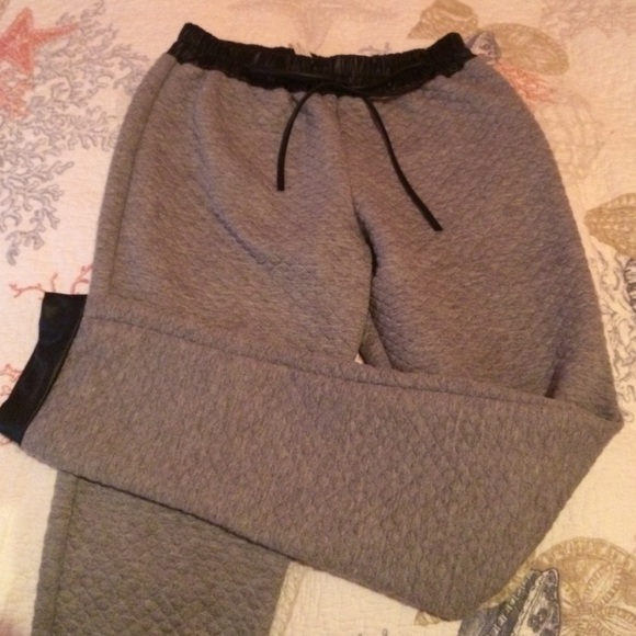 MATCHING TOP AND BOTTOM - Picture 2 of 3