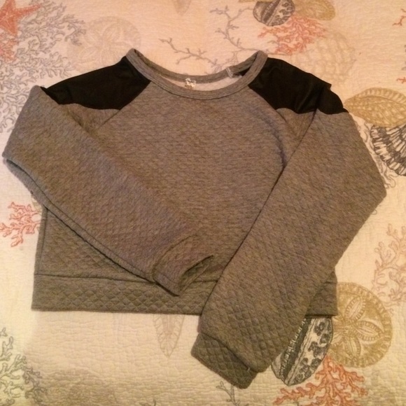 MATCHING TOP AND BOTTOM - Picture 3 of 3