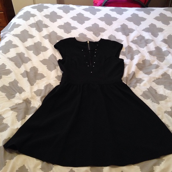 H&M black dress with see through v-neck pattern