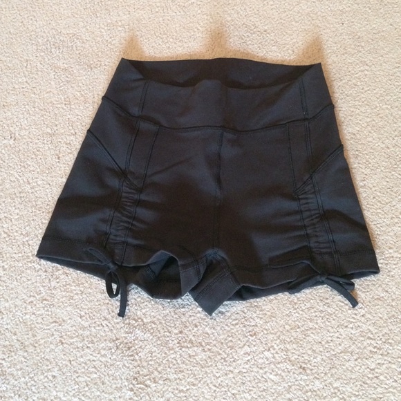 Lululemon black shorts