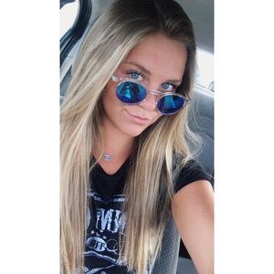 Meet your Posher, Kayla