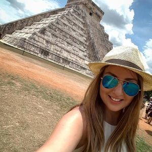 Meet your Posher, Alexandra