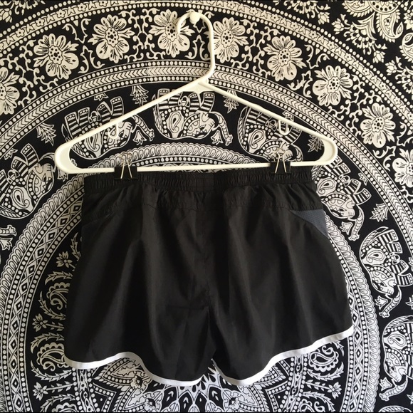 Old Navy Active XS Running Shorts - Picture 2 of 2