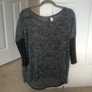 3/4 grey and black top