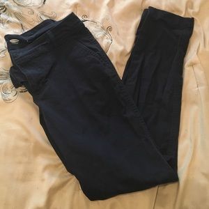 Dark blue pants, skinny leg