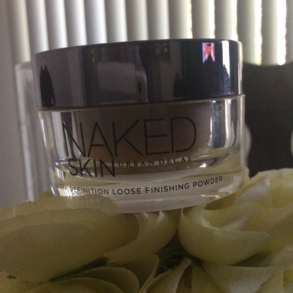 Urban Decay Loose Finishing Powder.