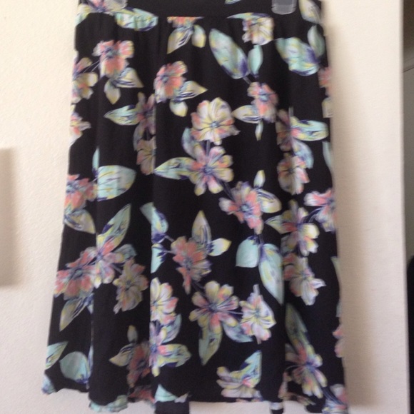 Black flower print skirt
