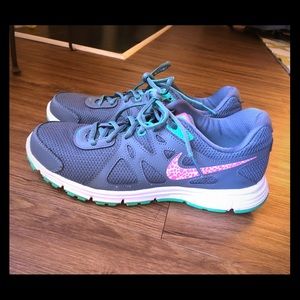 Nike Revolution 2 sneakers