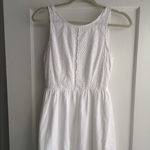 White eyelet Charlotte Russe backless sundress - Picture 1 of 4