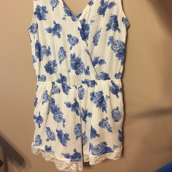 Floral romper - Picture 1 of 3