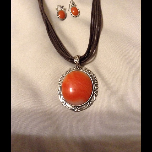 Beautiful orange necklace& earrings