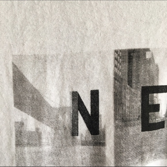 American Eagle Outfitters NYC Top - Picture 3 of 4