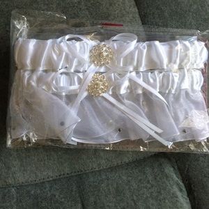 Keepsake and toss white garder with rhinestone.