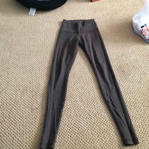 Lululemon leggings fits size xs/s