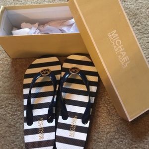 MK Flip Flop Navy Stripe Size 6 NEVER WORN