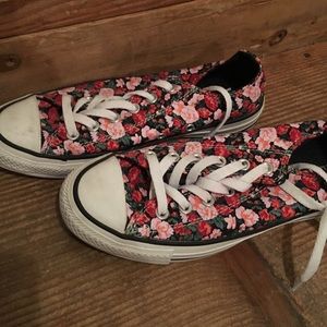 Low top floral converse