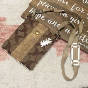🏡Moving Sale🏡Coach Crossbody with Gold Stripe