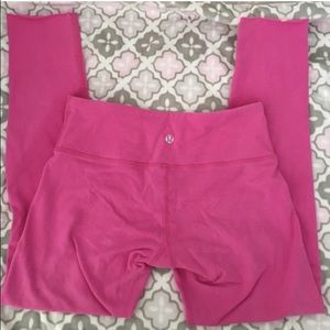Lululemon crops.. Like new! Size 4