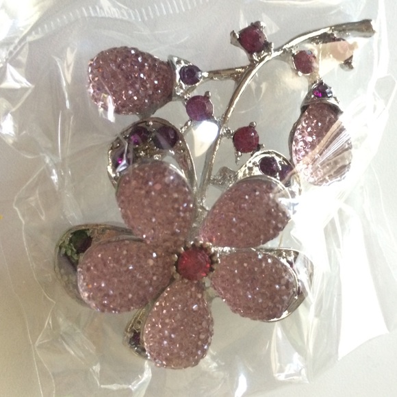Brooch - Picture 1 of 1