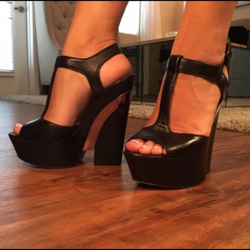 🎉SALE! Vince Camuto Black Platform Wedge Sandal