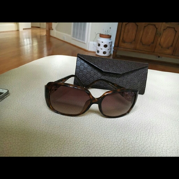 Gucci Tortoiseshell Sunglasses - Picture 2 of 4
