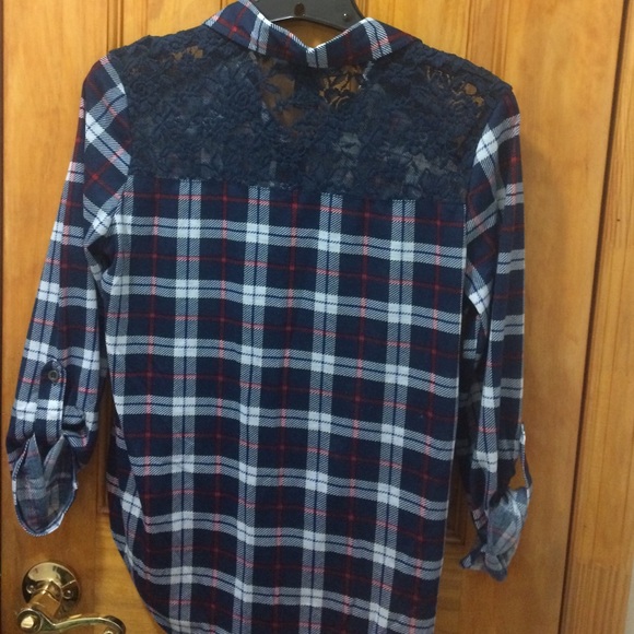 Button up - Picture 2 of 4