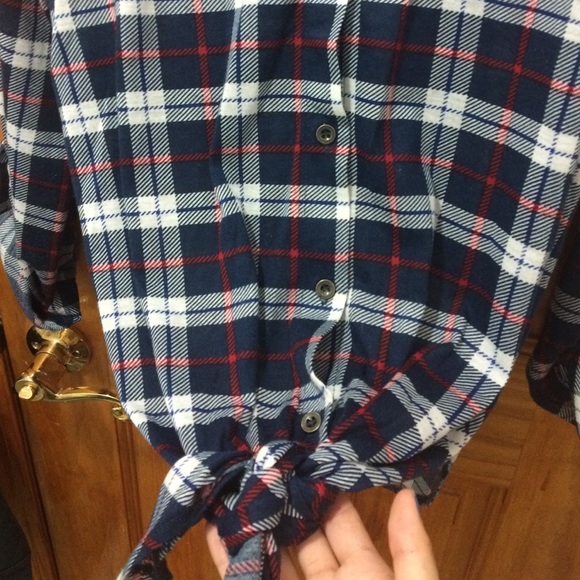 Button up - Picture 4 of 4