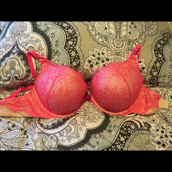 Victoria's Secret Bombshell Plunge Bra
