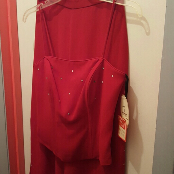 Classy Red 2 pc Gorgeous NWT Rhinestone outfit - Picture 2 of 3