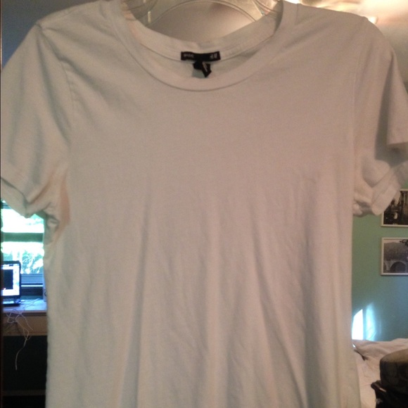 White tee