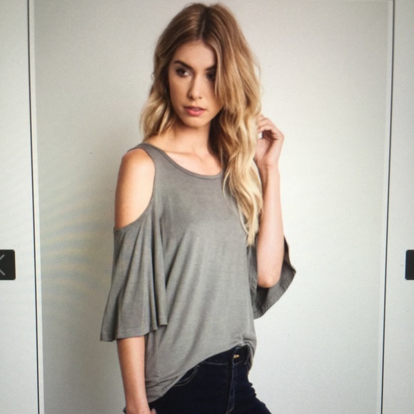 Great cold shoulder top💞 - Picture 2 of 2