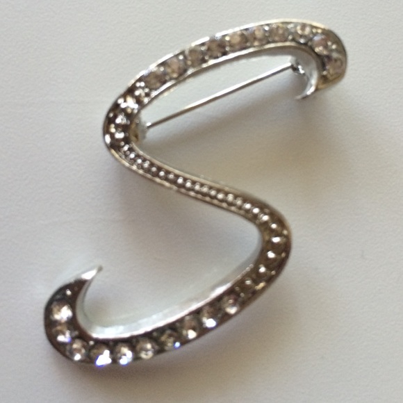 Brooch letter S