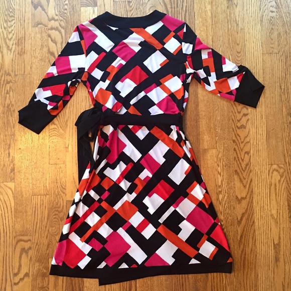 ❗️SOLD❗️Alfani Wrap Dress - Picture 3 of 4