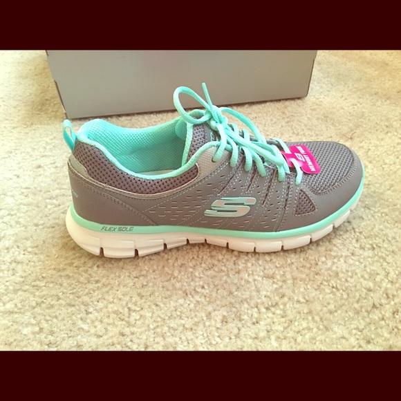 Brand new Skechers Look Book women walking shoe