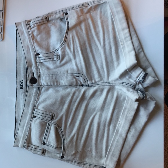 Off-white roll up BDG jean shorts - Picture 1 of 3