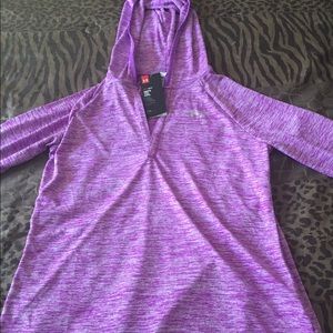 NWT Woman's Under a Armour Long Sleeve Pull Over