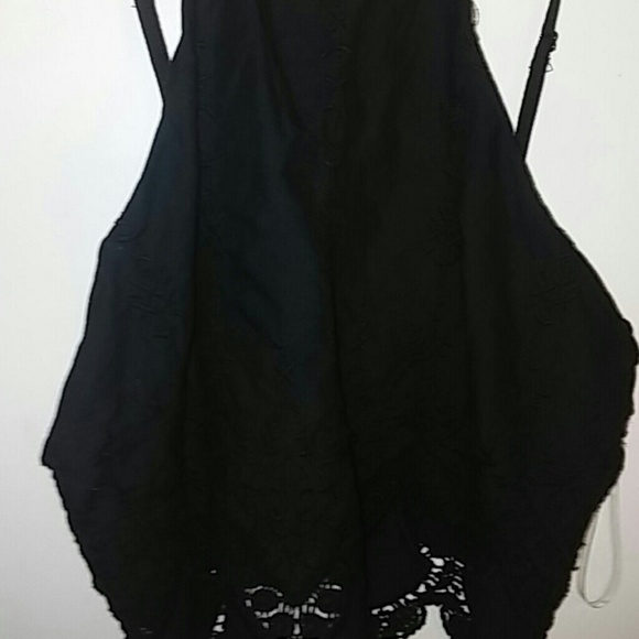 beautiful black halter top - Picture 3 of 4