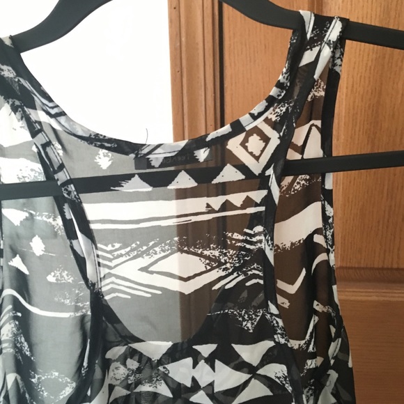 Aztec Printed Tank Top - Picture 3 of 3