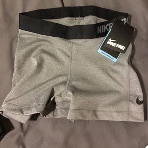 Nike pro women's Sz small new