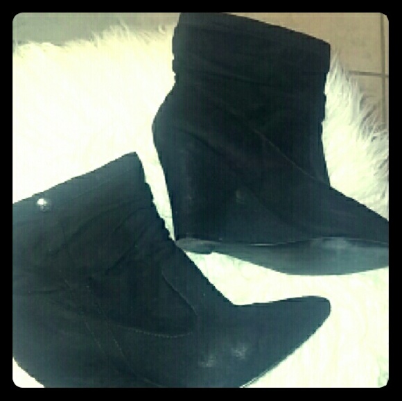 Bcbg wedges boot