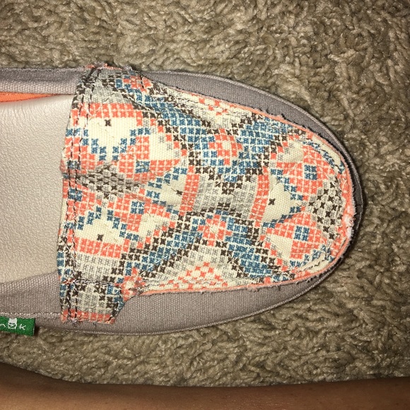 Sanuks.‼️‼️‼️‼️ never worn!!!