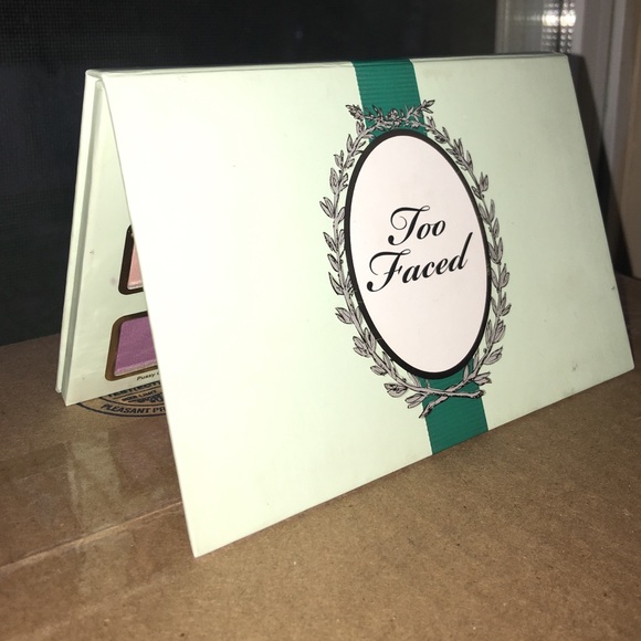 Too faced 2015 Limited edition Christmas palette