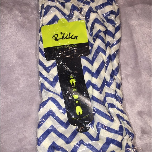 Infiniti Scarf
