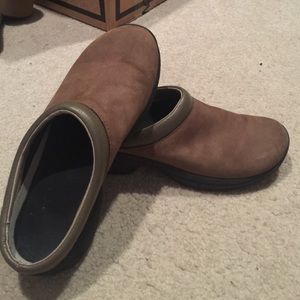 Merrells clogs