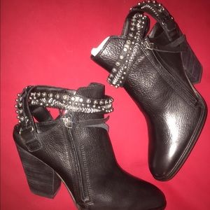 Dolce Vita Hollice Booties