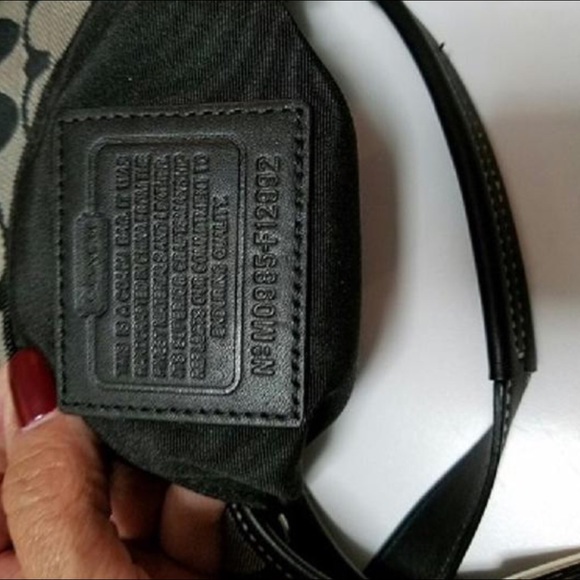 ❌SOLD*SOLD❌Coach Swing back Crossbody bag - Picture 2 of 3