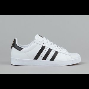 Adidas superstar.